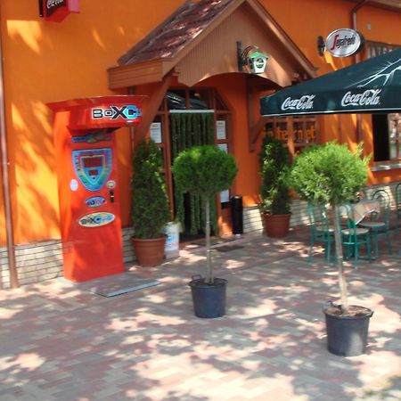 Nagyszenas Platan Panzio Bed & Breakfast エクステリア 写真